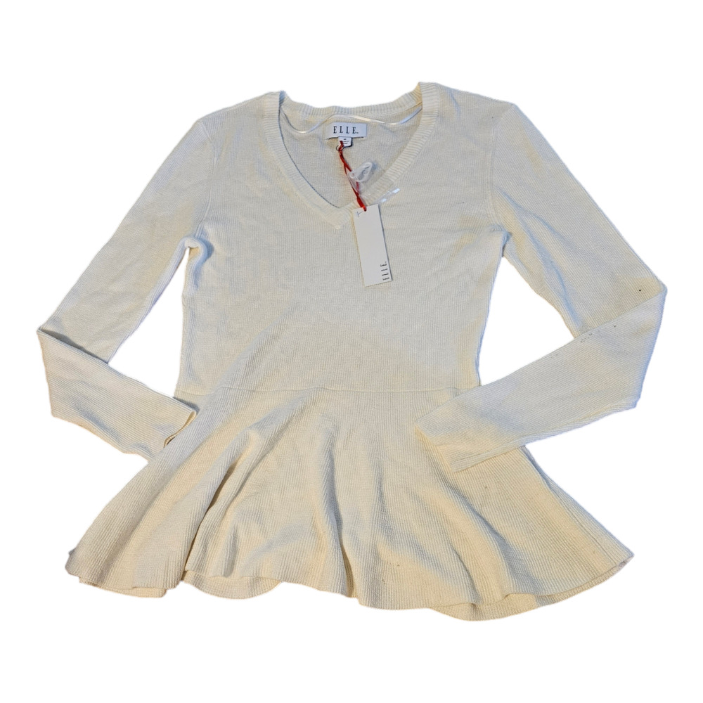 Elle Medium White Long Sleeve Knit Shirt *flaw*